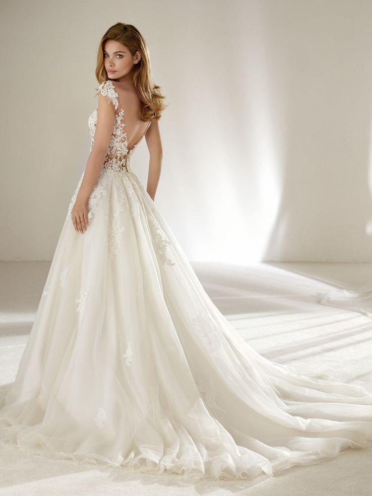 Pronovias ofelia hotsell petite