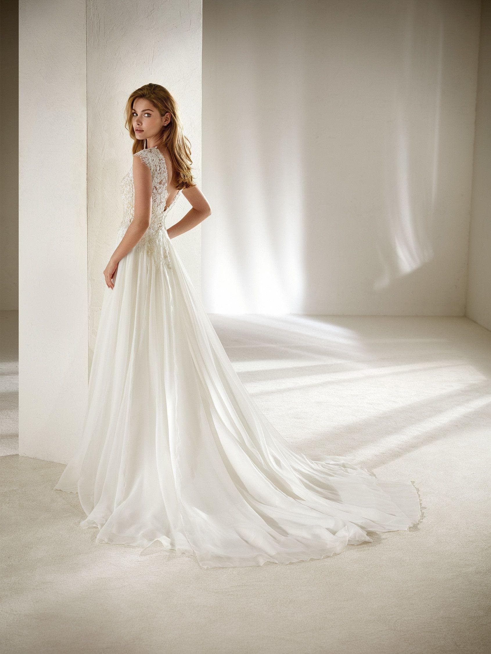 melody pronovias