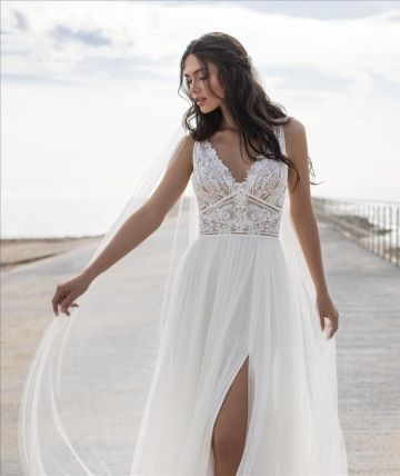 boho svatební šaty s rozparkem Brno