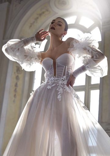 princeznovské svatební šaty s korzetem Brno