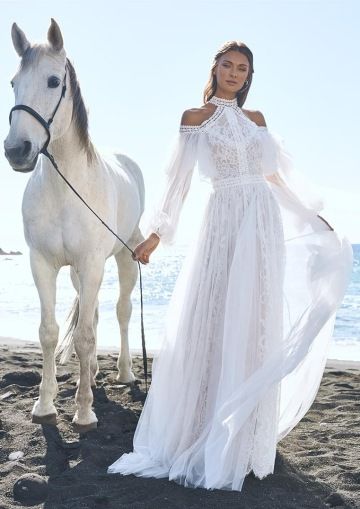 boho svatební šaty ke krku