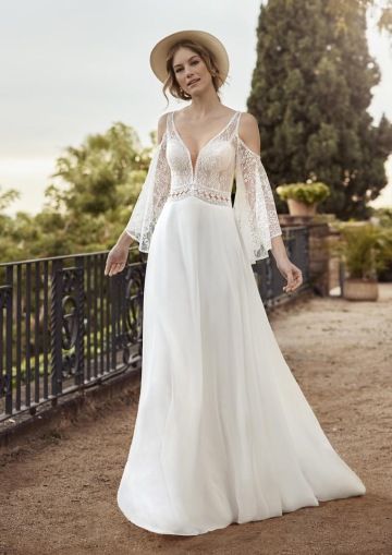 boho svatební šaty s rukávem