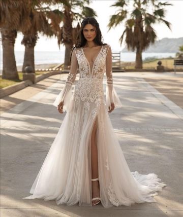 boho svatební šaty s rukávem a s rozparkem