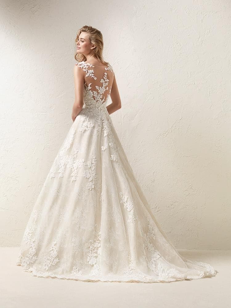 melody pronovias